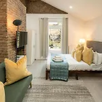 Balcony Studio For 4 By Hampstead & Kilburn Station